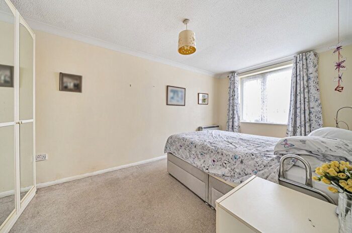 2 Bedroom Flat For Sale In Albion Street, Dunstable, Bedfordshire, LU6