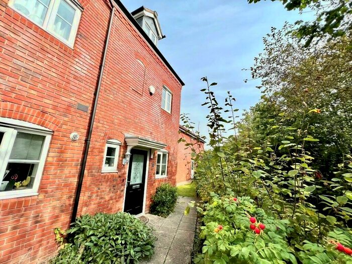 3 Bedroom Town House To Rent In Manhattan Way, Coventry, CV4