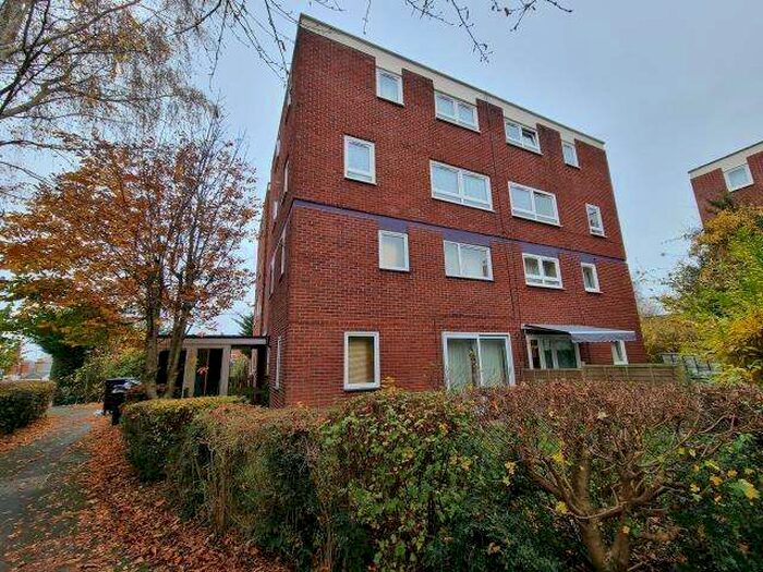 3 Bedroom Apartment To Rent In Westerham Walk, Reading, RG2