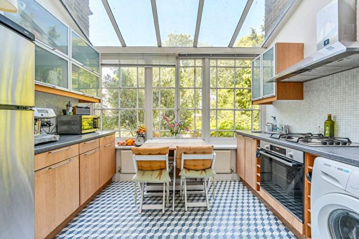 1 Bedroom Flat To Rent In Victoria Rise, Clapham Old Town, London, SW4