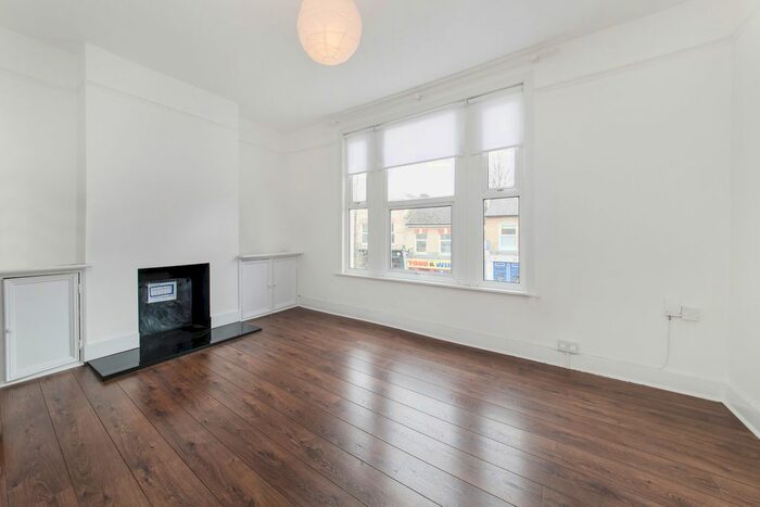 2 Bedroom Flat To Rent In Bellenden Road, London, SE15