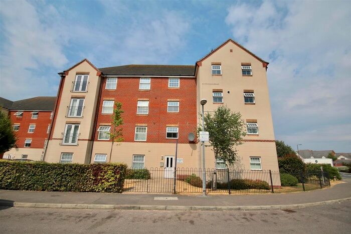2 Bedroom Flat To Rent In East Shore Way, Portsmouth, PO3