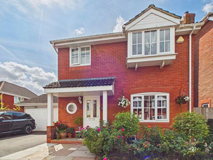 3 Bedroom Detached House For Sale In Taylor Drive, Bramley, RG26