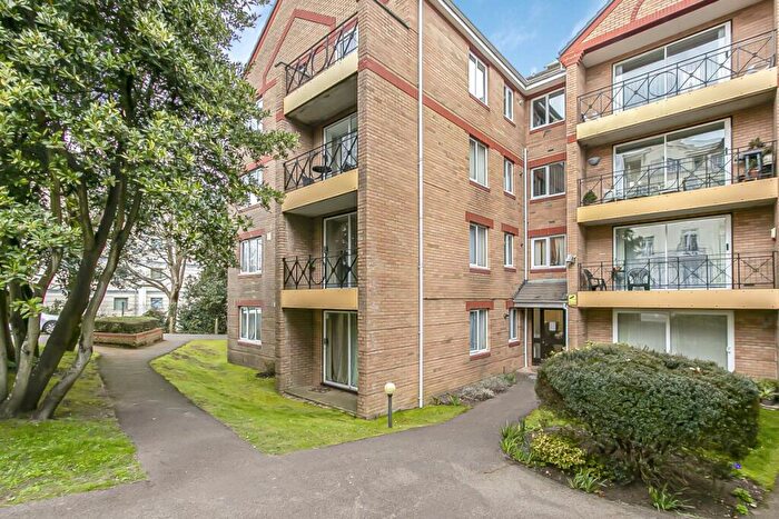2 Bedroom Flat For Sale In Parsonage Road, Bournemouth, BH1