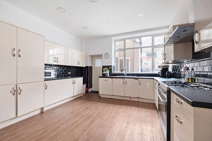 7 Bedroom Semi-detached House For Sale In Broomgrove Road, Botanical Gardens, S10