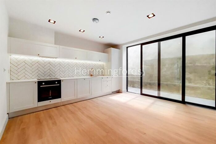 1 Bedroom Mews To Rent In Bakers Lane, Highgate, N6