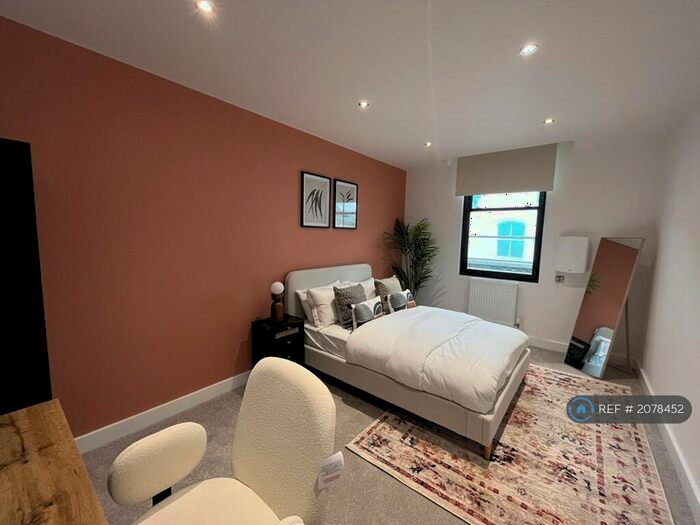 1 Bedroom Flat To Rent In New Briggate, Leeds, LS2