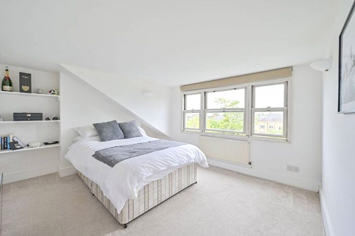 2 Bedroom Flat To Rent In Eglantine Road, Wandsworth, London, SW18