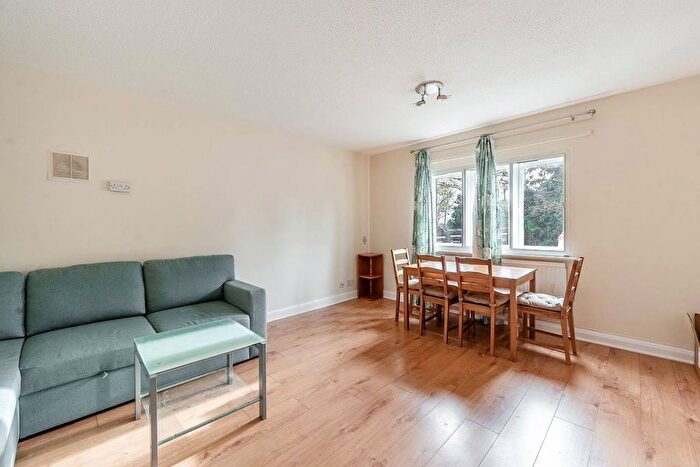 2 Bedroom Flat To Rent In Northwick Avenue, Kenton, Harrow, HA3