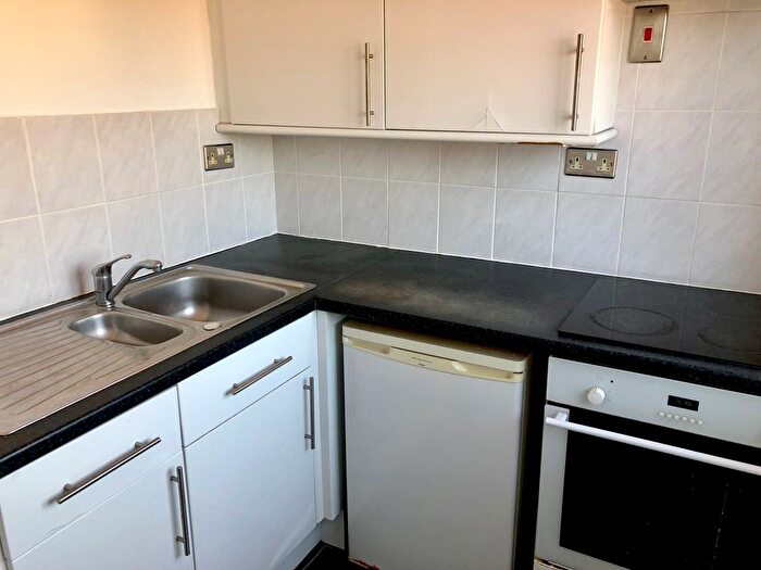 1 Bedroom Flat To Rent In Rousdown Road, Torquay, TQ2