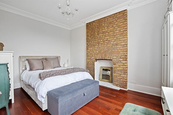 1 Bedroom Flat To Rent In Upper Tooting Park, Balham, SW17