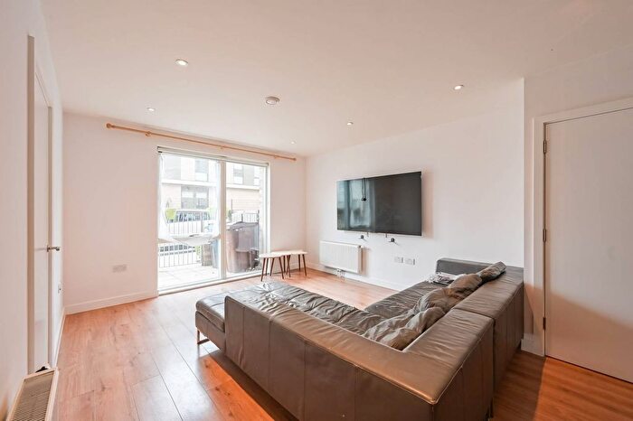 2 Bedroom Flat To Rent In Net Street, Barking, IG11