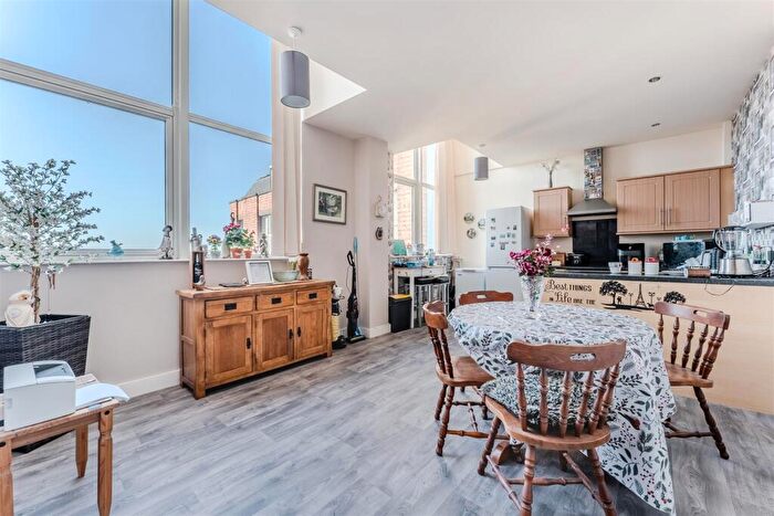 2 Bedroom Flat For Sale In Cobden Street, Kettering, NN16