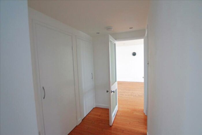 2 Bedroom Flat To Rent In Blunesfield, Potters Bar, Potters Bar, EN6