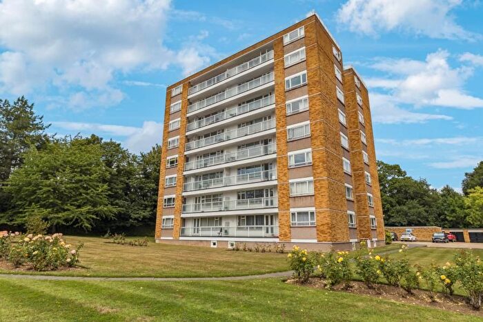 2 Bedroom Flat To Rent In Dove Park, Pinner, HA5