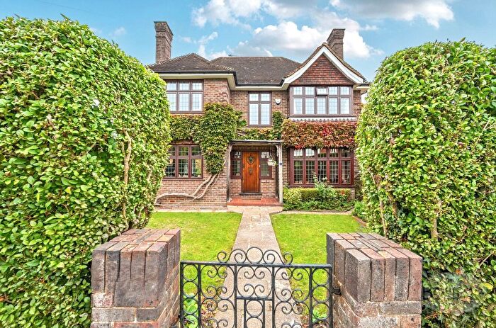 5 Bedroom Detached House For Sale In Stoughton Road, Guildford, Surrey, GU2