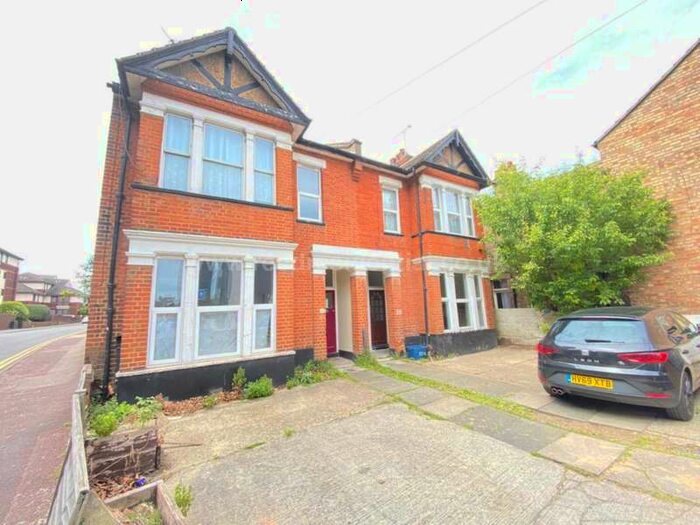 2 Bedroom Flat To Rent In Elmer Avenue, Westcliff On Sea, SS1