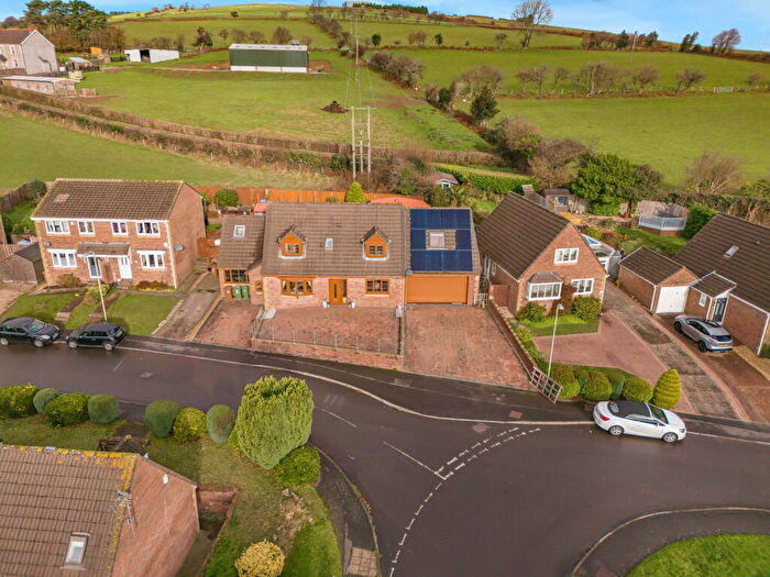 4 Bedroom Detached House For Sale In Heol Cwarrel Clark, Caerphilly, CF83