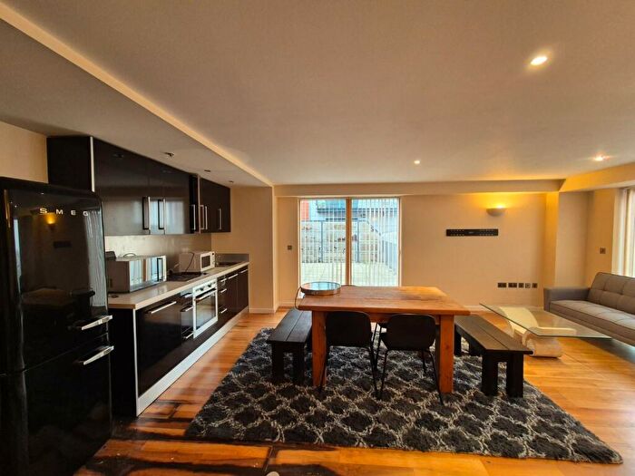 2 Bedroom Flat To Rent In Whitehall Waterfront, Riverside Way, Leeds, LS1