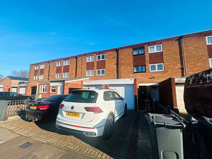 3 Bedroom Town House To Rent In Hospital Street, Birmingham, B19