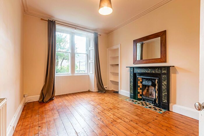 2 Bedroom Flat To Rent In Waverley Park, Edinburgh, EH8