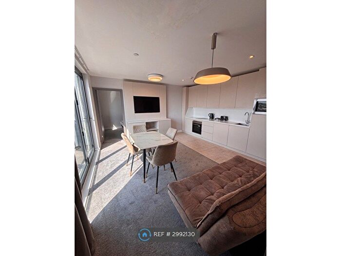 2 Bedroom Flat To Rent In Churchill Way, Macclesfield, SK11