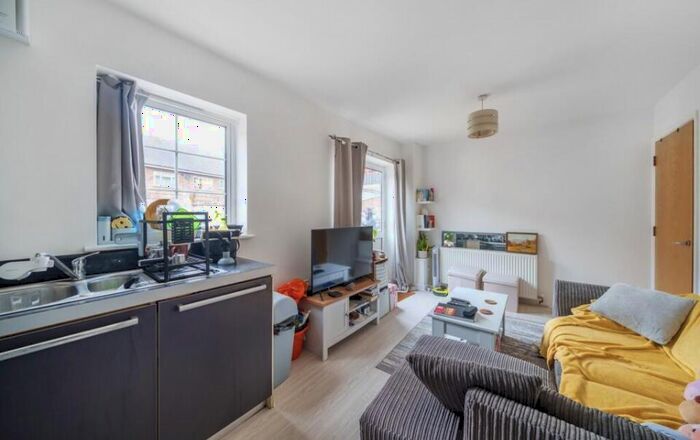 1 Bedroom Flat To Rent In Springfield Road, Kingston Upon Thames, Surrey, KT1