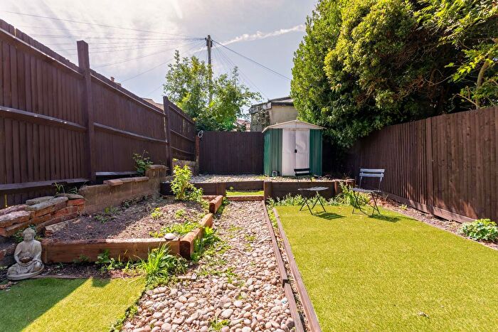 1 Bedroom Flat To Rent In Coombe Road, Brighton, BN2