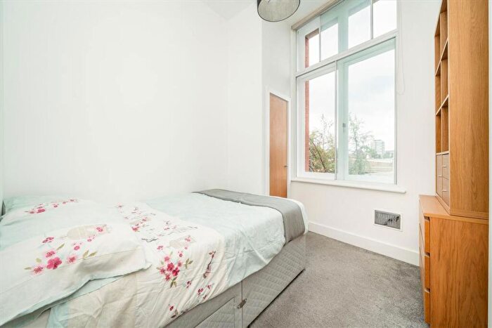 3 Bedroom Flat For Sale In Commercial Road, Limehouse, E1