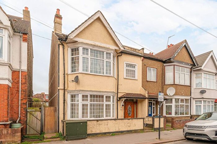 4 Bedroom End Terrace House For Sale In Fairview Road, Norbury, London, SW16