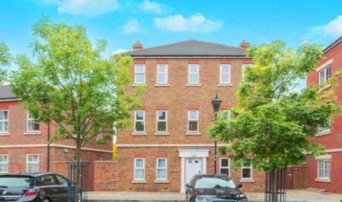 2 Bedroom Apartment To Rent In Knightsbridge Place, Aylesbury, HP19