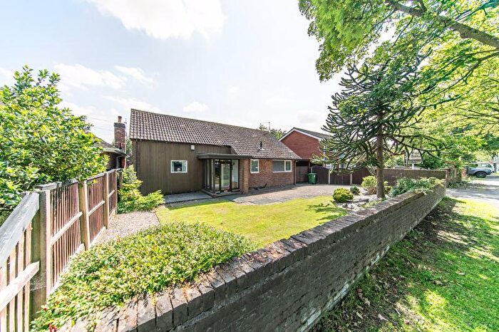 2 Bedroom Detached Bungalow For Sale In Garstang Road East, Poulton-le-Fylde, Lancs, FY6