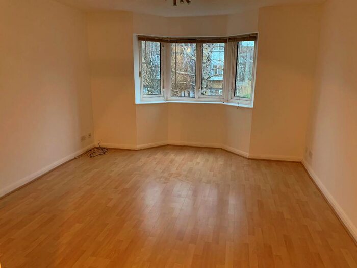 2 Bedroom Flat To Rent In Rossetti Road, London, SE16