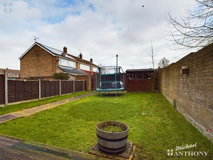 3 Bedroom End Of Terrace House For Sale In Chadwell Path, Aylesbury, Buckinghamshire, HP21