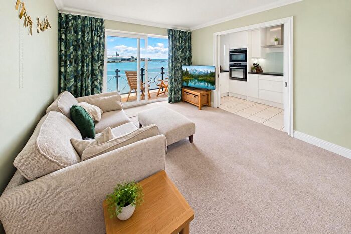 2 Bedroom Flat For Sale In Pacific Close, Ocean Village, SO14