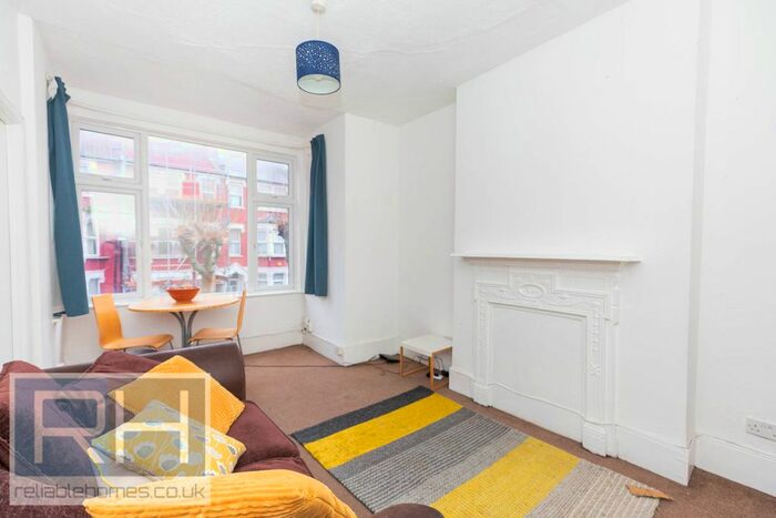 2 Bedroom Flat To Rent In Carlingford Road, Turnpike Lane, London, N15