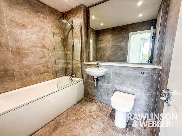 2 Bedroom Flat To Rent In Molesey Road, West Molesey, KT8