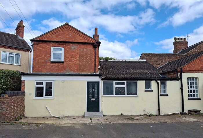 2 Bedroom Flat To Rent In College Street, Wellingborough, NN8