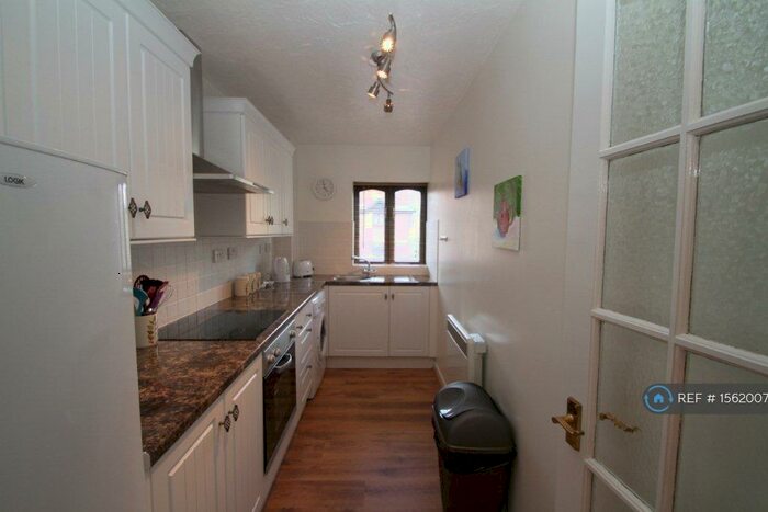 1 Bedroom Flat To Rent In Copperfields, Basildon, SS15