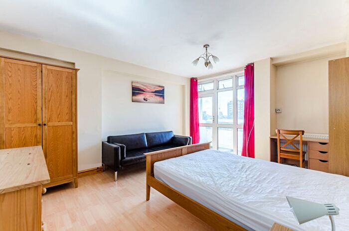 3 Bedroom Flat To Rent In Gee Street, Clerkenwell, London, EC1V