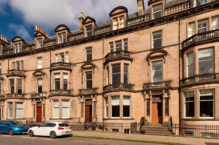 3 Bedroom Flat For Sale In / Eglinton Crescent, Edinburgh, EH12