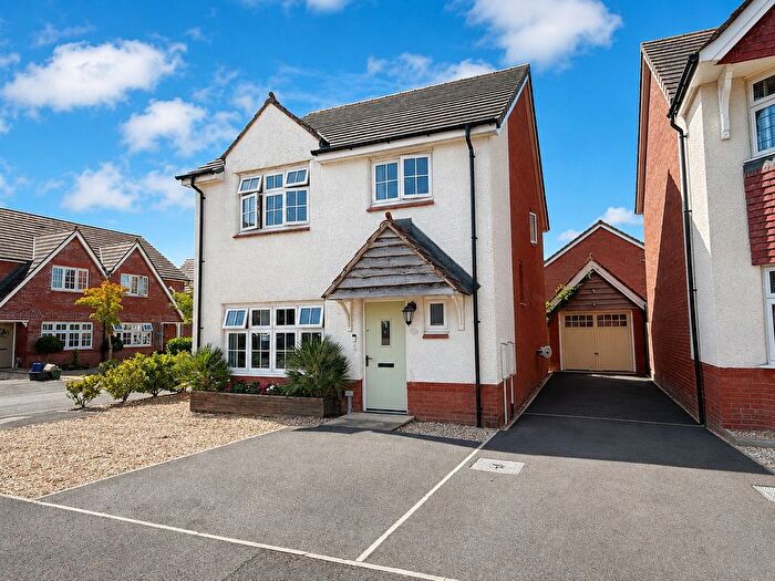 4 Bedroom Detached House For Sale In Robin Way, Kingsteignton, Newton Abbot, TQ12