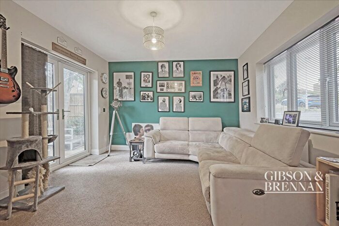 2 Bedroom Bungalow For Sale In Clover Way, Basildon, SS16