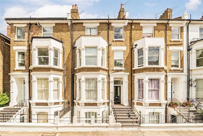 2 Bedroom Flat For Sale In Batoum Gardens, Brook Green, W6