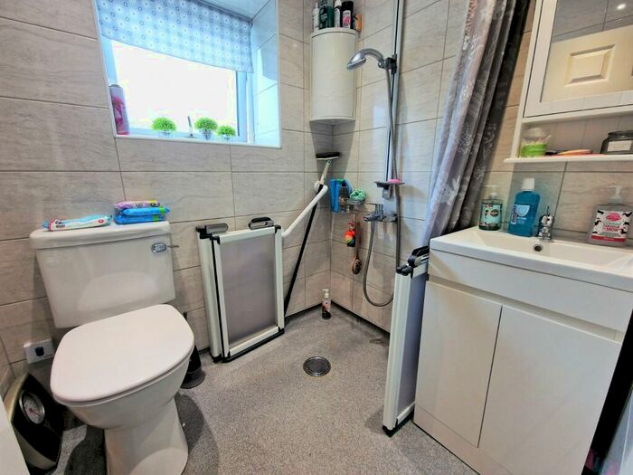 2 Bedroom Bungalow For Sale In The Tea Garden, Bedworth, Warwickshire, CV12