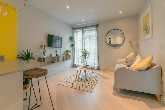 1 Bedroom Flat To Rent In Market Building, Brentford, TW8