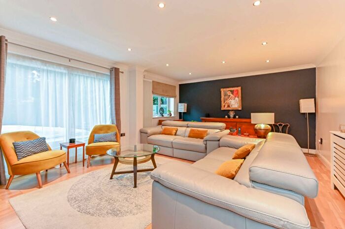 5 Bedroom Detached House For Sale In Kirby Close, Northwood, HA6
