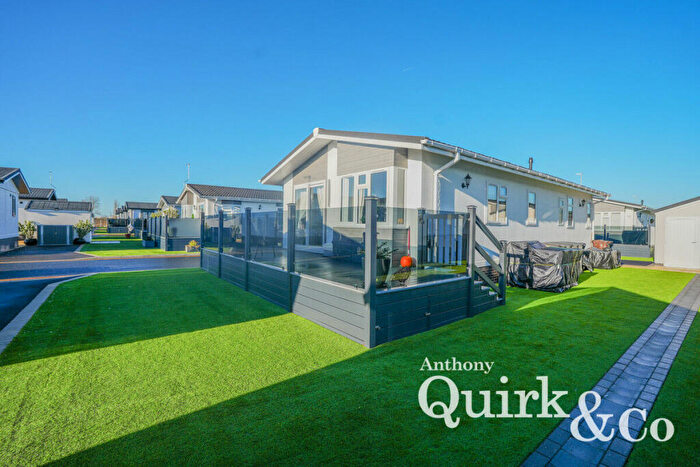 2 Bedroom Park Home For Sale In Pearl Drive, Canvey Island, SS8