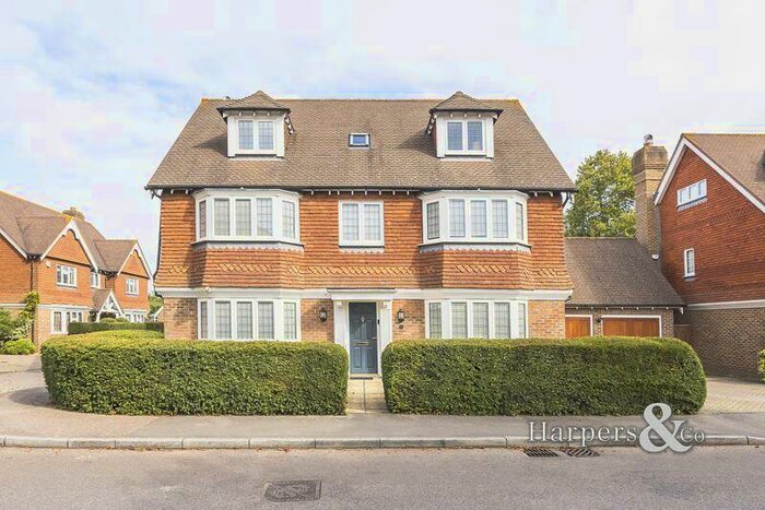 6 Bedroom Detached House To Rent In Sandringham Drive, Dartford, DA2