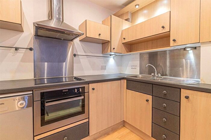1 Bedroom Apartment For Sale In The Plaza, Sanford Street, Swindon, Wiltshire, SN1